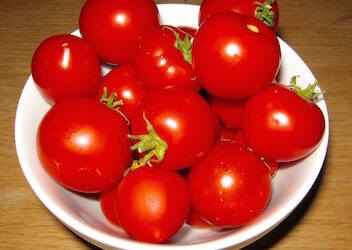 Food Combinations That Enhance Nutrient Power – Part 2: Tomato Synergy